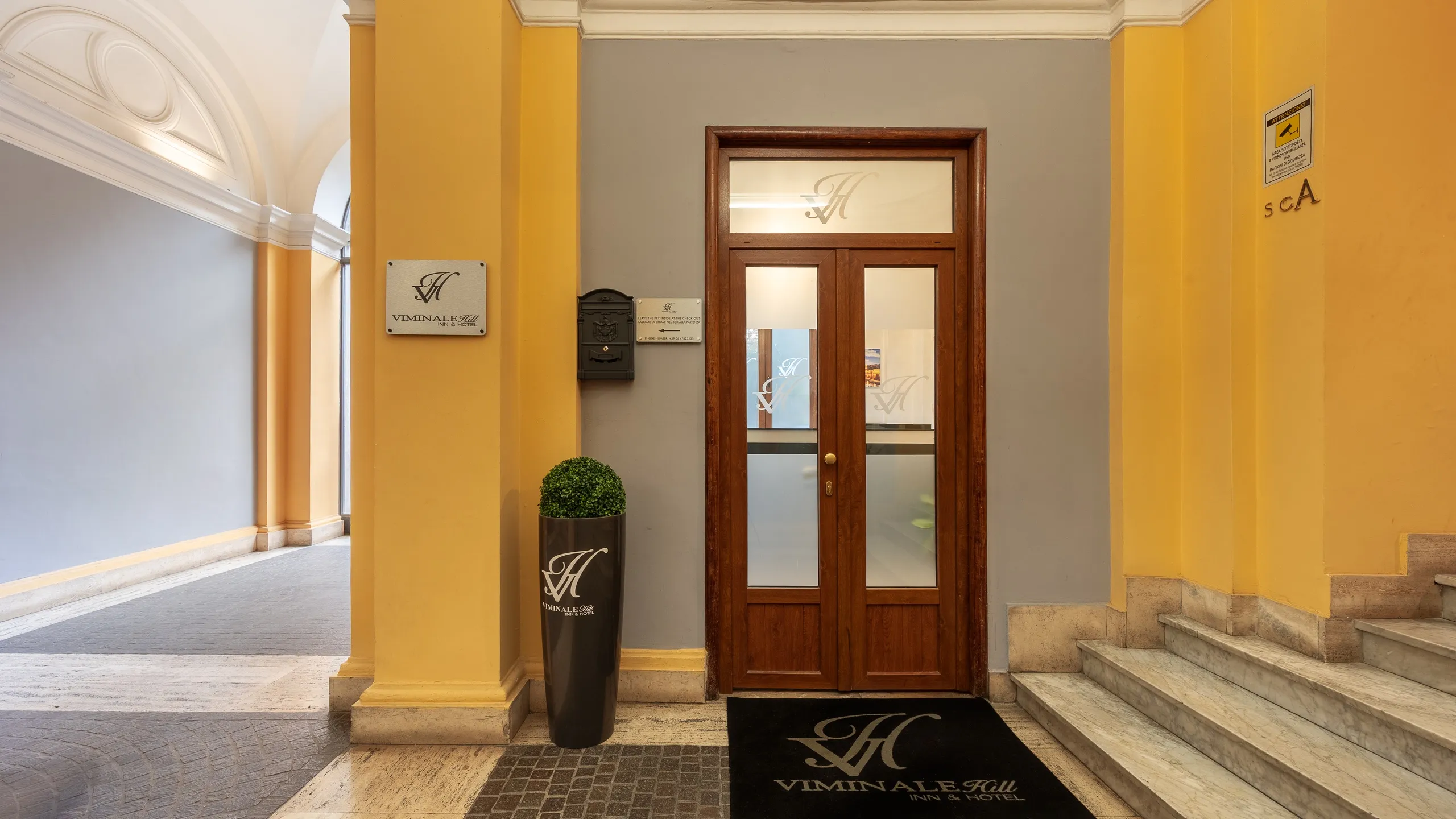 Viminale-Hill-Inn-Hotel-Roma-good-hotel-rome-door-reception-viminale-hill-orizzontale